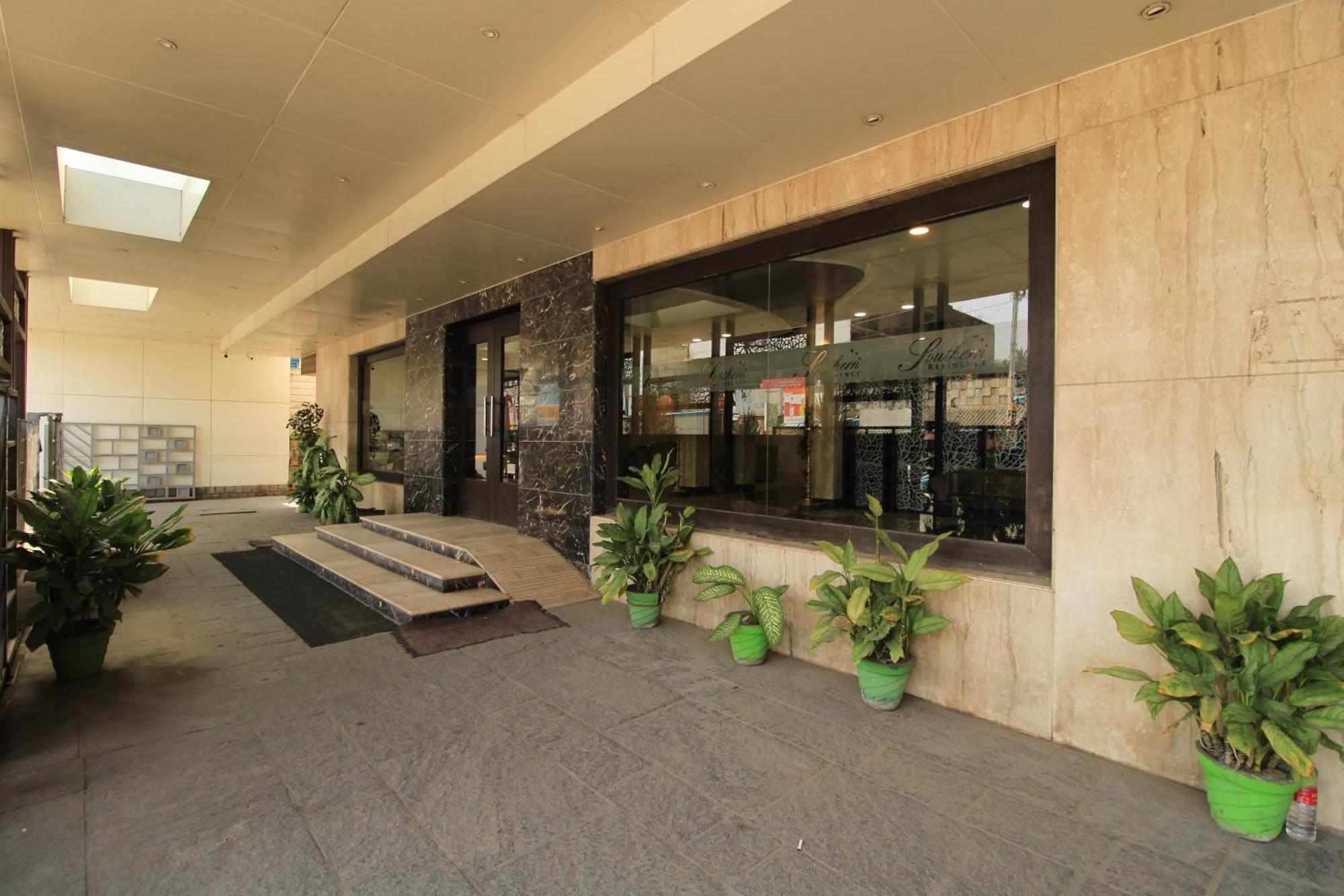 Hotel Southern Residency Kelambākkam Exterior foto